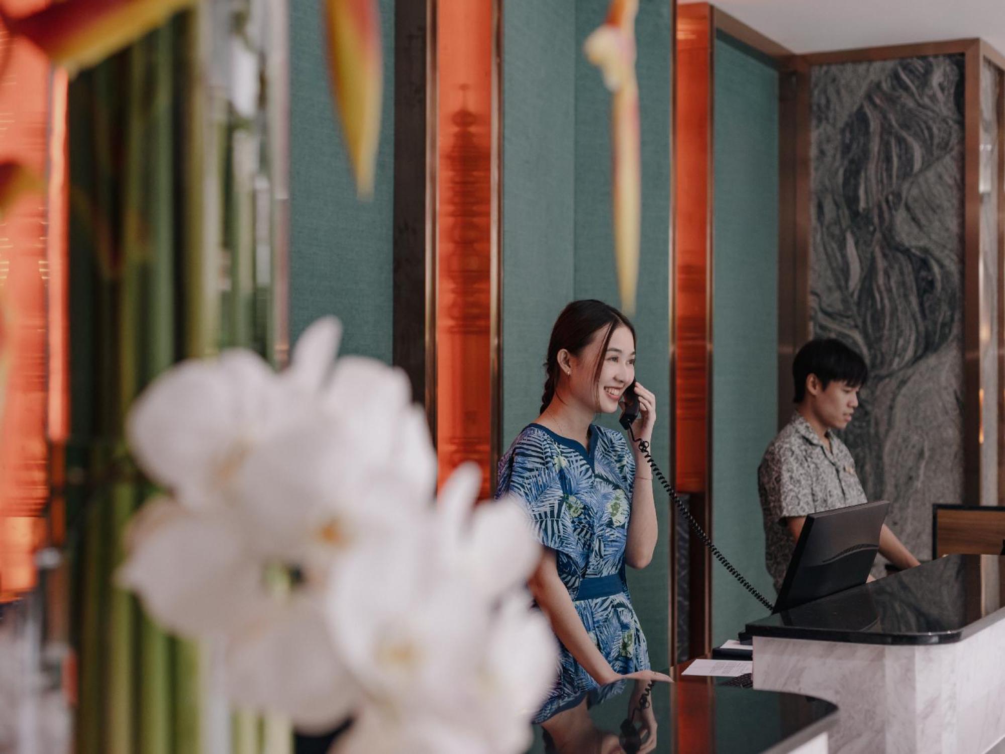 Nysa Hotel Bangkok Sukhumvit 11 Exteriör bild Concierge at Mandarin Oriental, Bangkok