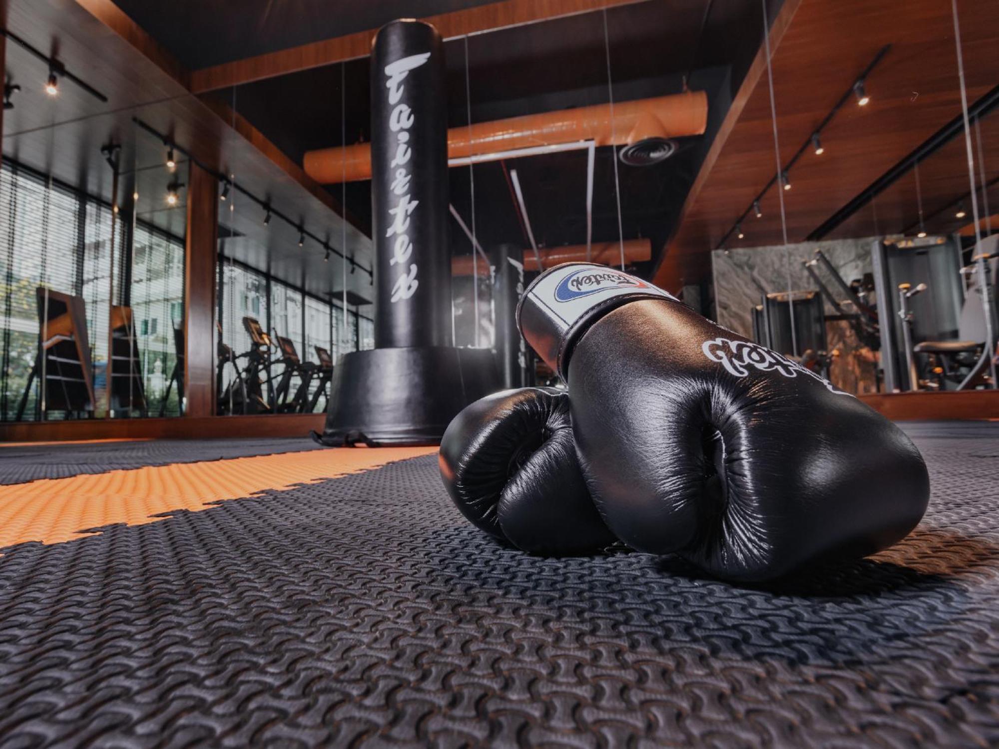 Nysa Hotel Bangkok Sukhumvit 11 Exteriör bild A pair of boxing gloves