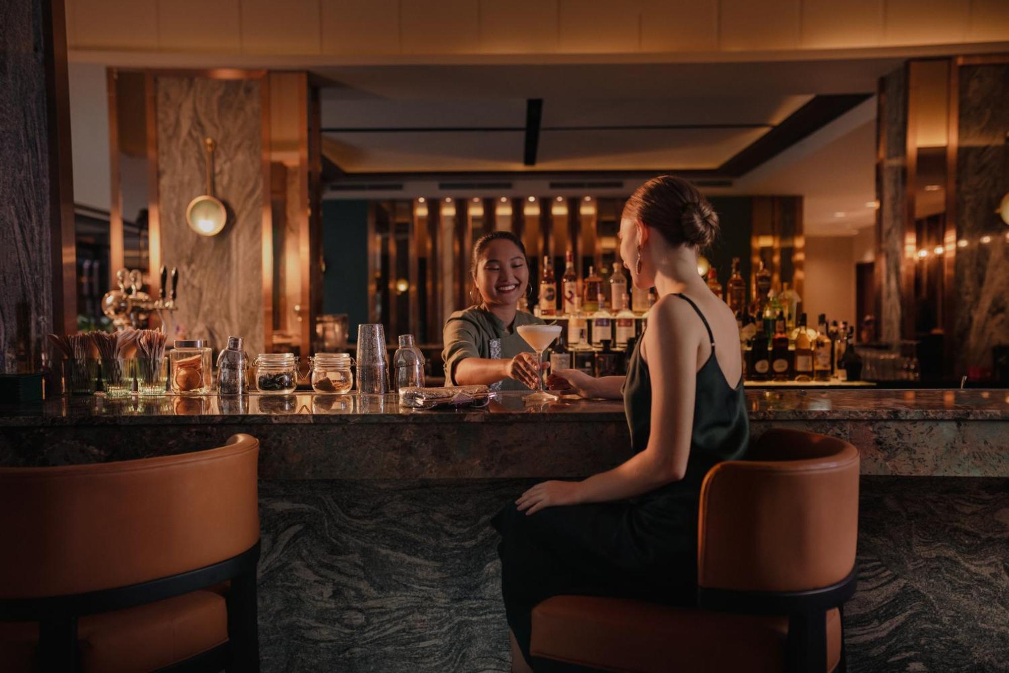 Nysa Hotel Bangkok Sukhumvit 11 Exteriör bild The Bar