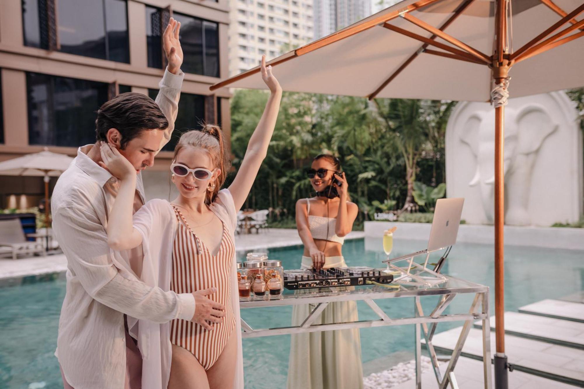 Nysa Hotel Bangkok Sukhumvit 11 Exteriör bild The Pool Club