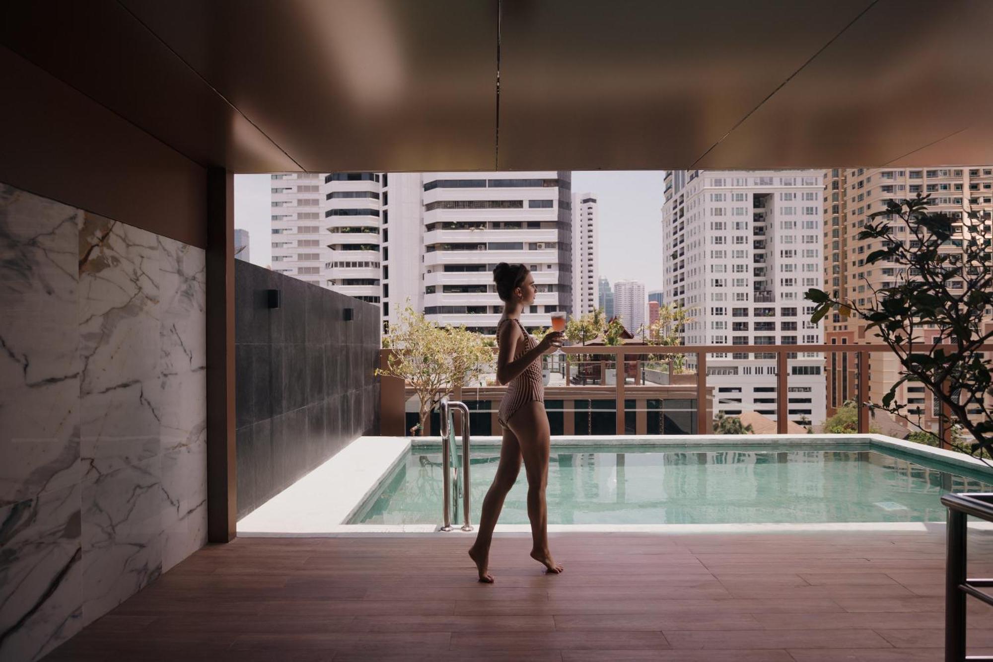 Nysa Hotel Bangkok Sukhumvit 11 Exteriör bild The rooftop pool at The Standard, Bangkok Sukhumvit