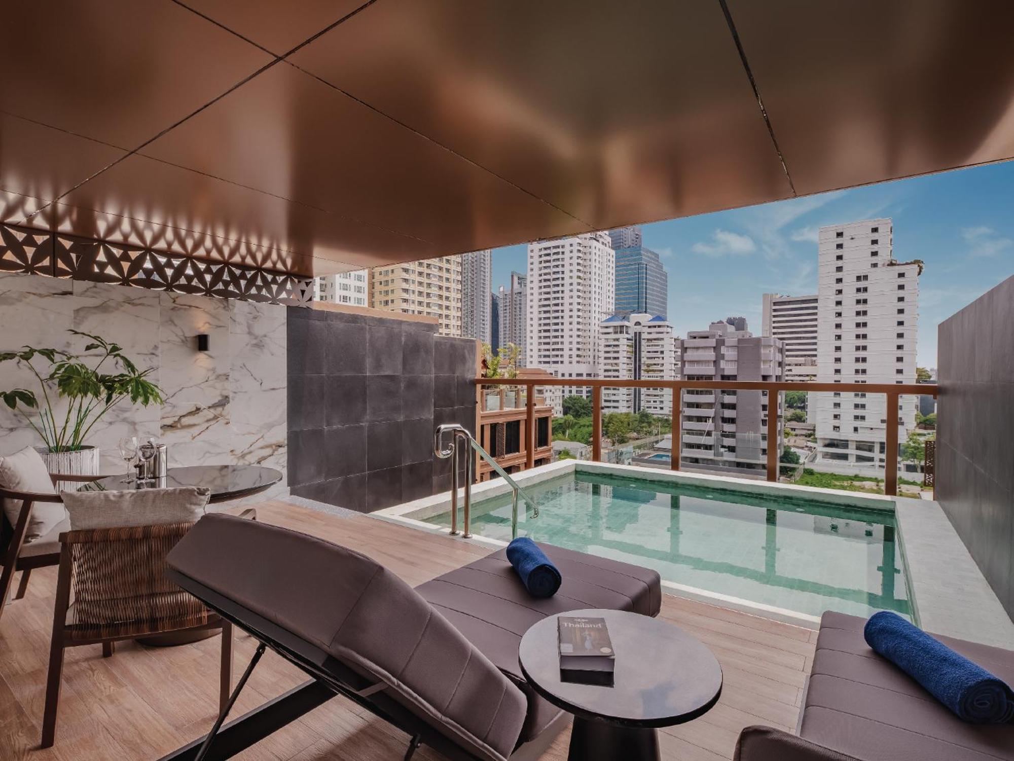 Nysa Hotel Bangkok Sukhumvit 11 Exteriör bild The hotel's rooftop pool