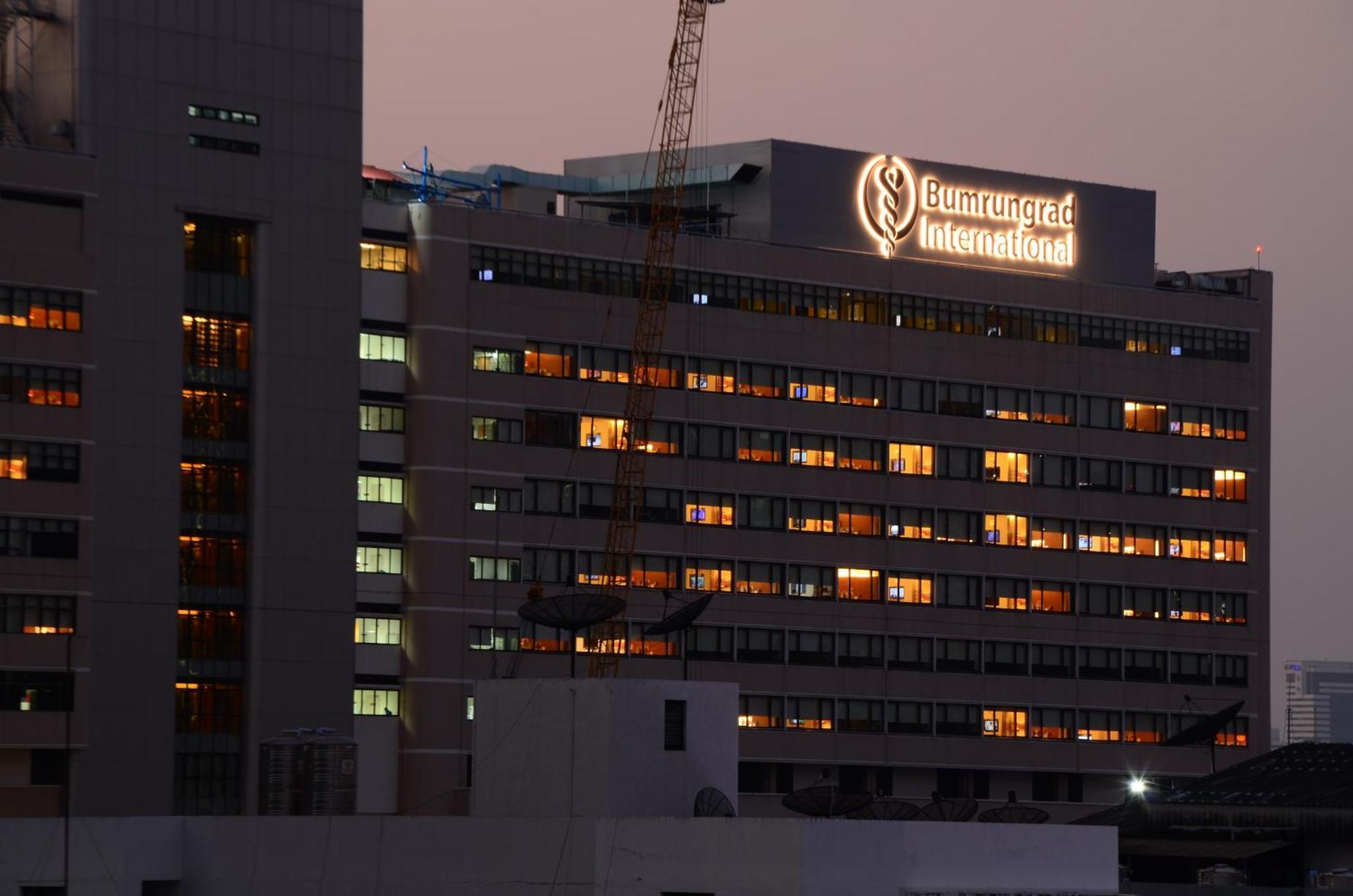 Nysa Hotel Bangkok Sukhumvit 11 Exteriör bild Bumrungrad International Hospital